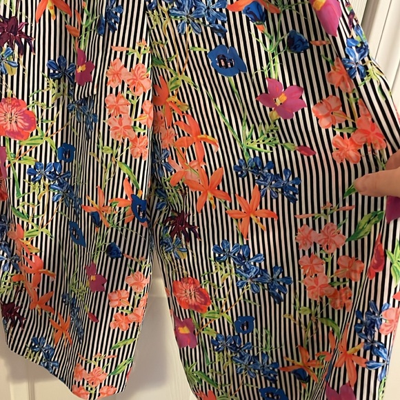 Spense striking striped & floral jumpsuit! Tie at waist. Falls mid calf. Size M. - Picture 7 of 13